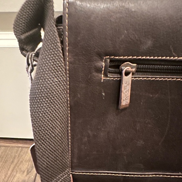 (NWT) Kenneth Cole Reaction Messenger bag - Picture 3 of 7